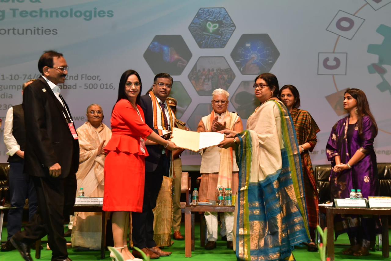 Shipra Kapoor in a formal meeting with Shri Jishnu Dev Varma in Hyderabad